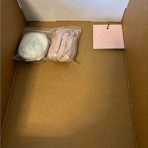 Nike Air Jordan 1 Retro High Womens Size 6 US Pink Barbie Atmosphere Bubblegum - Picture 7 of 9